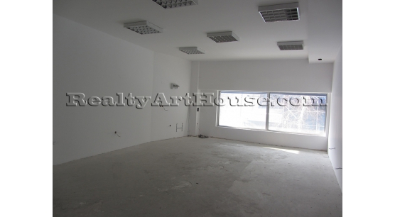 Магазин (офис)  в търговско-офисен център