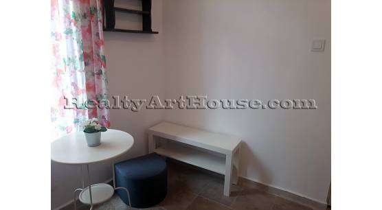 1- cтаен, нова боксониера до метростанция 'Лъвов мост'.