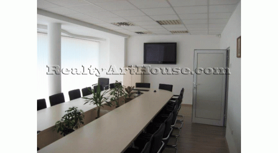 Магазин/офис/заведение на партерен етаж в жилищна сграда до НДК