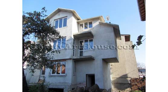 Къща на  3 жилищни етажа