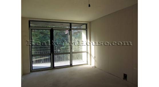 2-стаен  наистина атрактивен апартамент в аристократическа сграда в центъра на София.