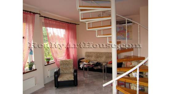 Нова, енергийно-ефективна, обзаведена къща близо до София.