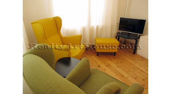 Атрактивен, с дизайнерско обзавеждане апартамент в идеален Център