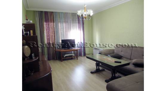 3-стаен апартамент с отделна кухня.