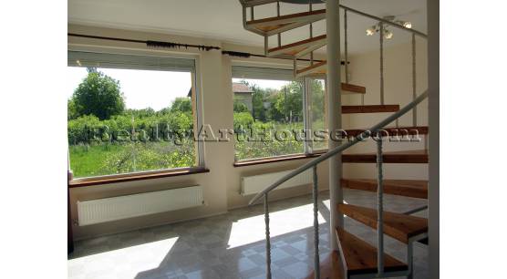 Нова обзаведена къща 7 км до Околовръстно - София.