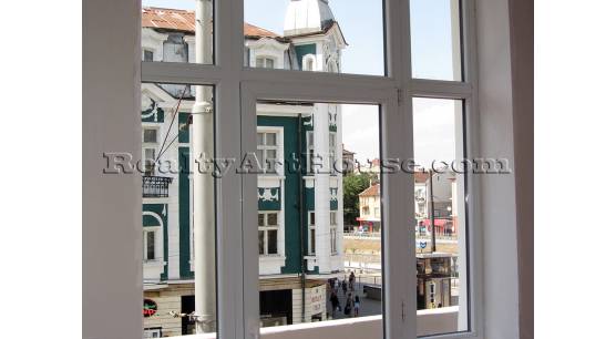 3-стаен апаратмент до Лъвов мост.