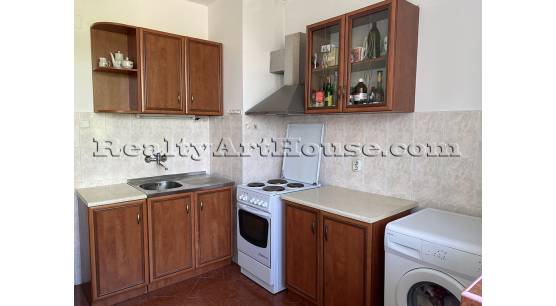 2-стаен апартамент с отделна кухняа на метри от  метростанция К. Величков