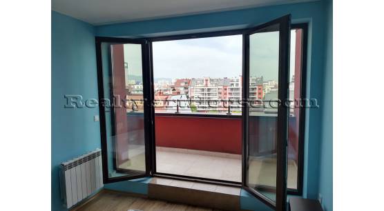 Напълно обзаведен 2-стаен апартамент в нова сграда до мол София.