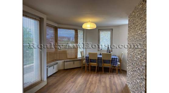 Артистичен апартамент (ателие) в историческа част на София