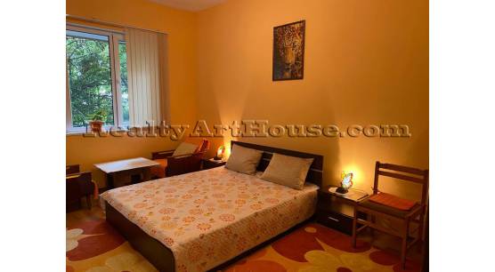 Уютна, светла, приятна стая с интелигентни хазаи.