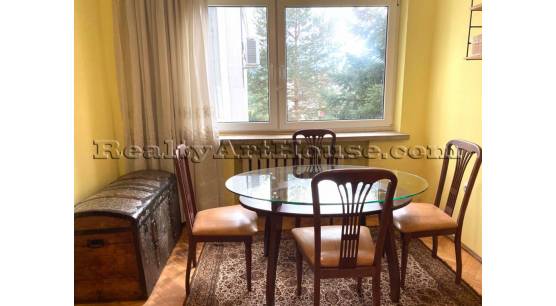 Голям тристаен апартамент  с отделна кухня в ж.к. Младост 2